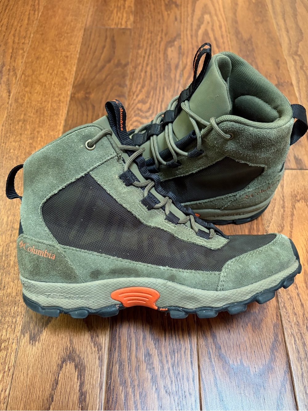 Columbia Flow Borough Mid Youth Hiking Boots Nori Green Size 4